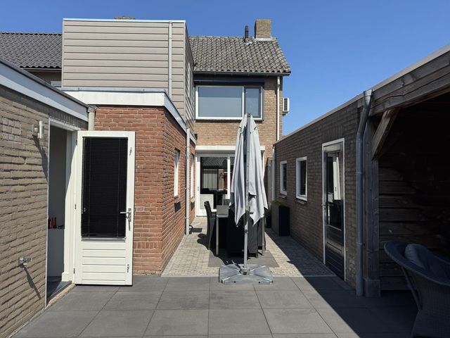 Burgemeester van Campenhoutstraat 3A, Made