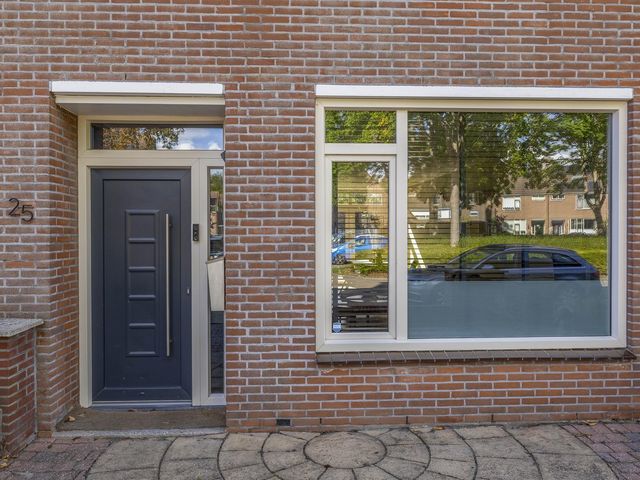 Anker 25, Hellevoetsluis