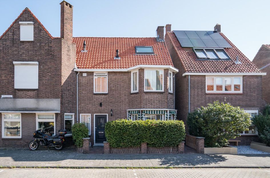 Oranjestraat 16