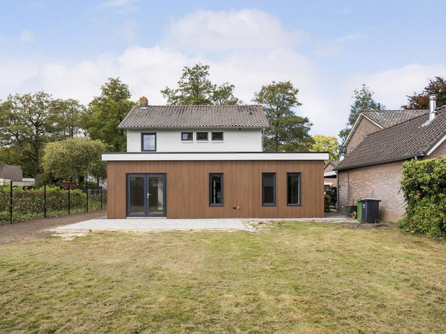 Beatrixlaan 2, Schoonebeek