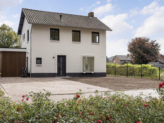 Beatrixlaan 2, Schoonebeek