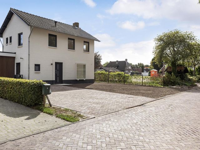 Beatrixlaan 2, Schoonebeek