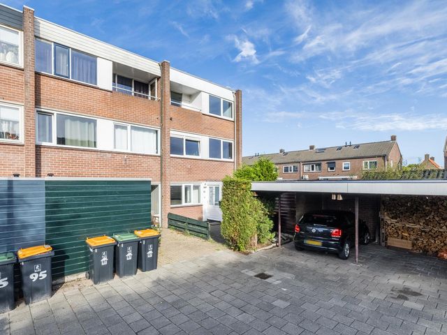 Tamboerlaan 99, Hoogeveen