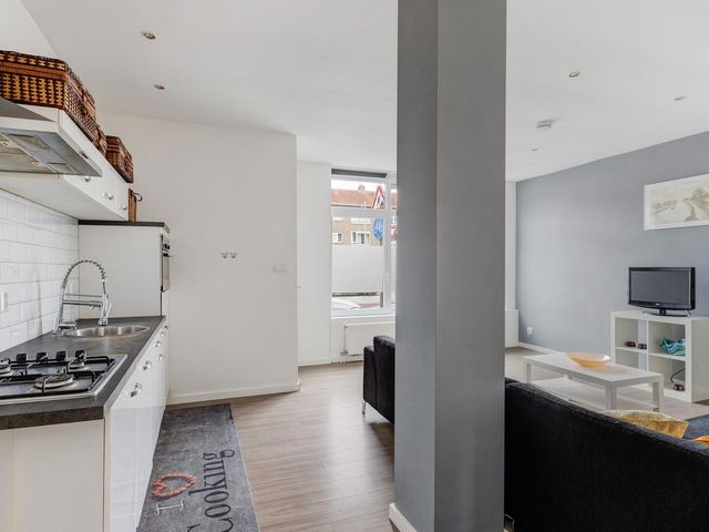 Dorpsweg 102A, Rotterdam