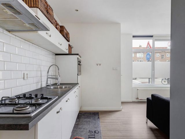 Dorpsweg 102A, Rotterdam
