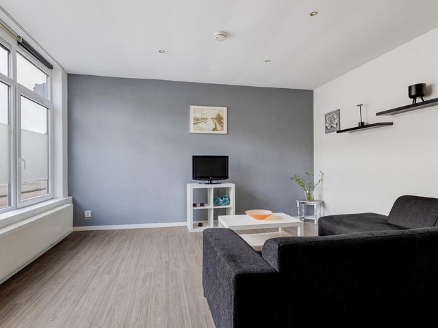 Dorpsweg 102A, Rotterdam