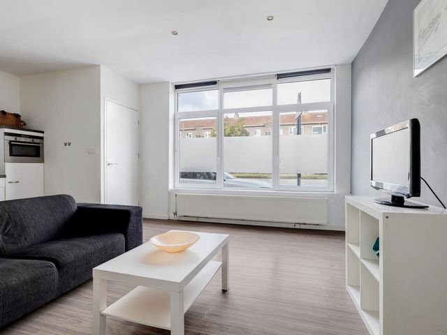 Dorpsweg 102A, Rotterdam