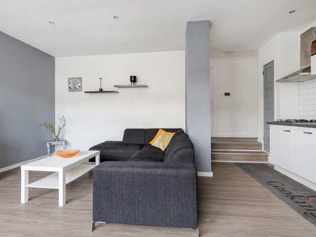 Dorpsweg 102A, Rotterdam