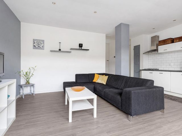 Dorpsweg 102A, Rotterdam