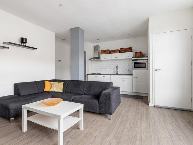 Dorpsweg 102A, Rotterdam