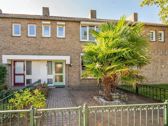 Tjarda Van Starkenborghstraat 28, Roermond