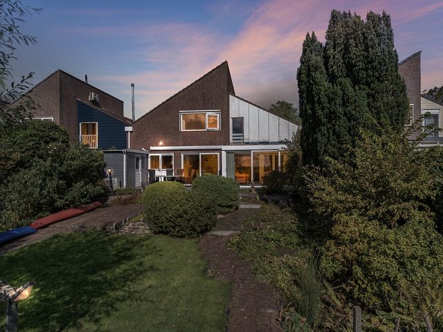Lameroen 46, Monnickendam