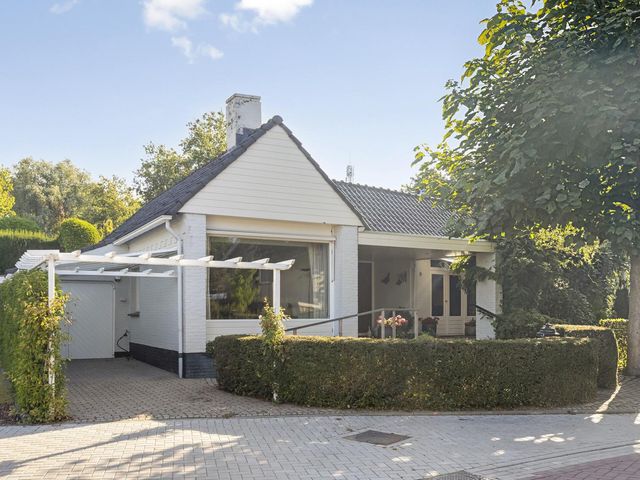 Hertenlaan 9, Hoeven