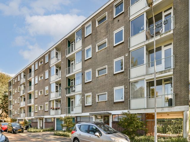 Van Leeuwenstraat 46, Voorburg