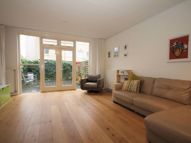 Louise Henriëttestraat 2B, 's-Gravenhage