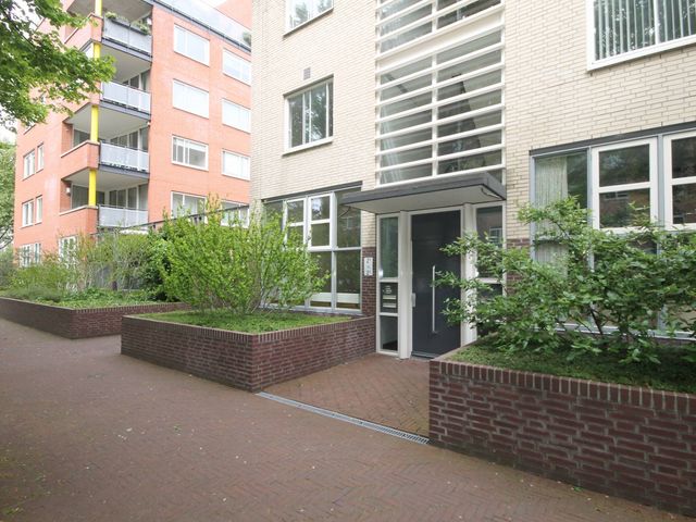 Louise Henriëttestraat 2B, 's-Gravenhage