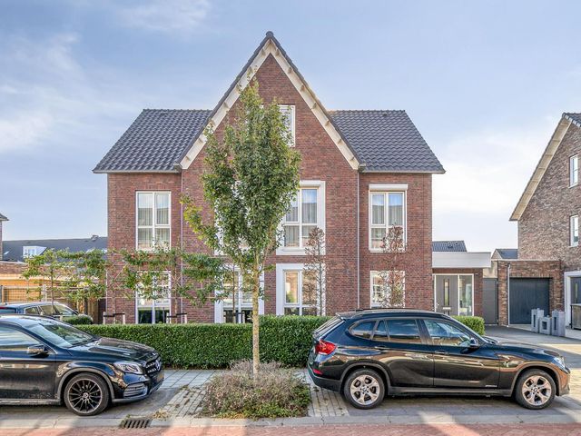 Burgemeester Baerendshof 56, Tholen