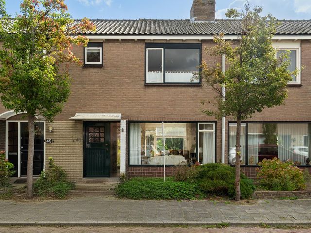 van Mathenessestraat 43, Warmond