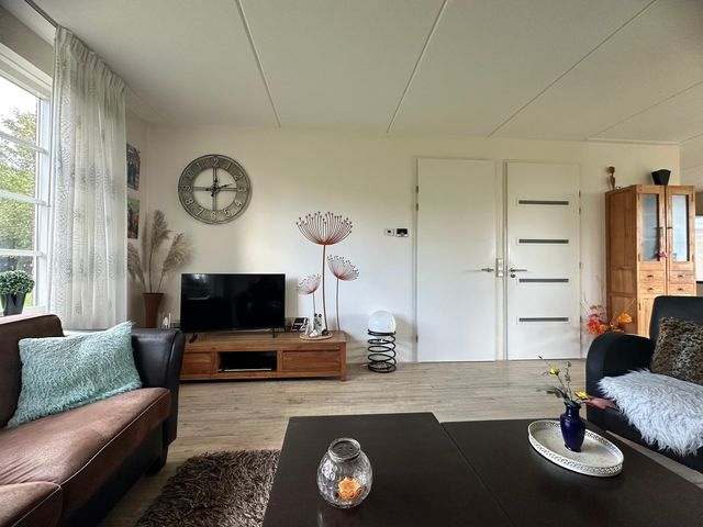Elbaweg 3, Hem