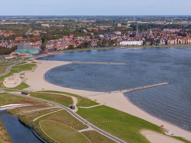 Poolster 24, Hoorn