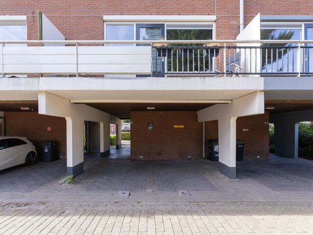 Poolster 24, Hoorn