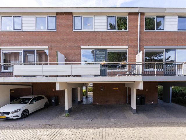 Poolster 24, Hoorn