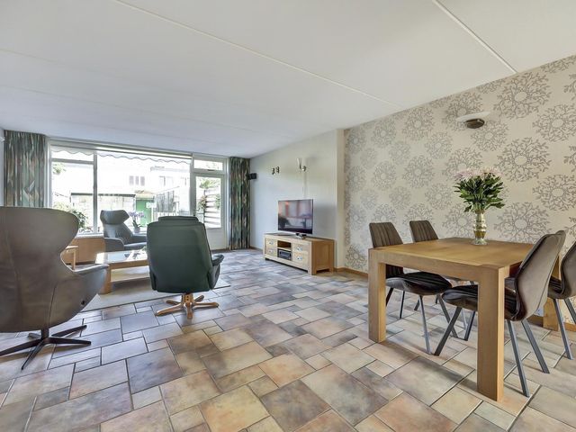 Ruys de Beerenbrouckstraat 12, Naaldwijk