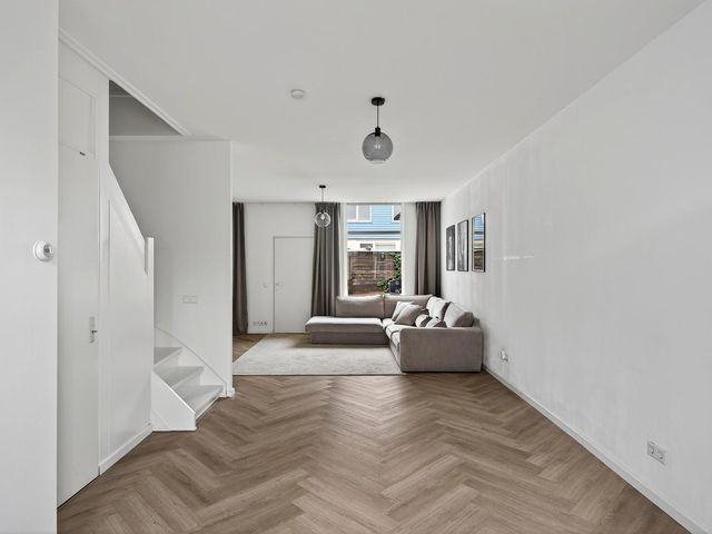 Zwijndrechtsestraat 8, Rotterdam