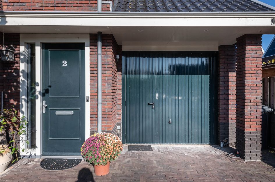 Rechtsbuitenstraat 2
