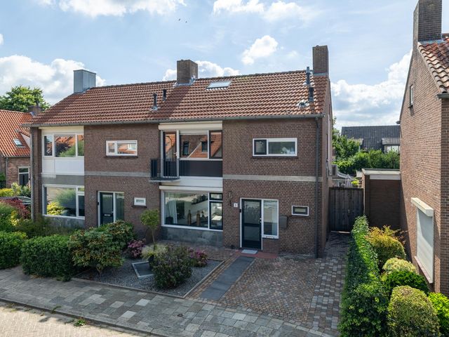 Deken Maeslaan 3, Prinsenbeek