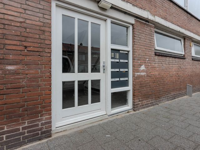 Narcissenstraat 17, Rozenburg