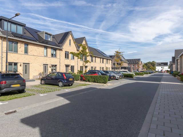 Glanswier 26, Roelofarendsveen