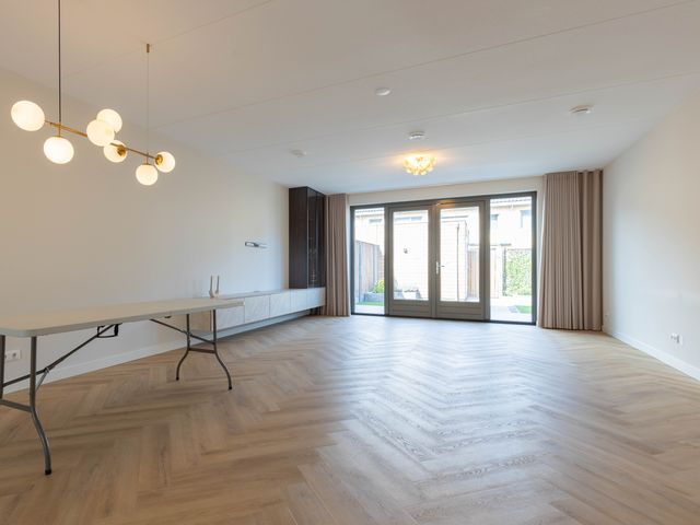 Glanswier 26, Roelofarendsveen
