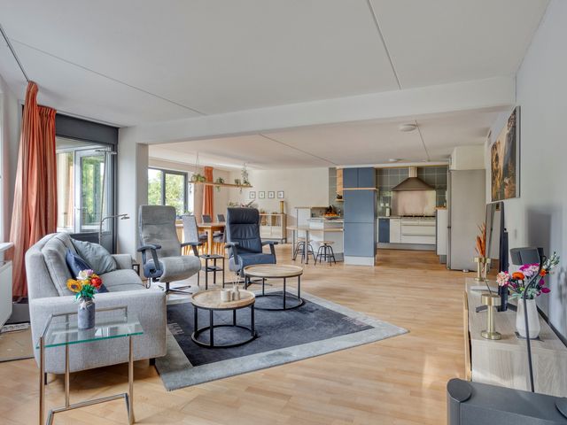 Mies Ruthplaats 22, Leiden