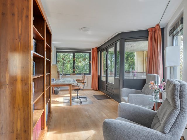 Mies Ruthplaats 22, Leiden