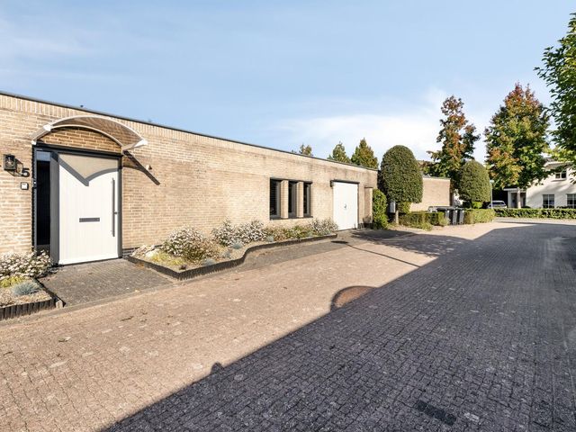 Adelaar 5, Etten-Leur