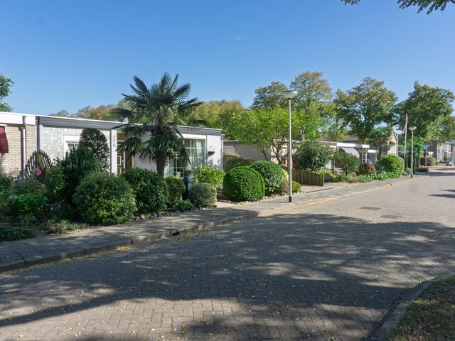 Johann Strauszstraat 37, Halsteren