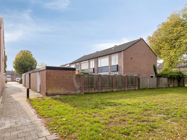Fresiahof 21, Schijndel