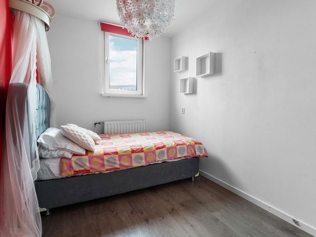 Dolfijnpad 12, Almere