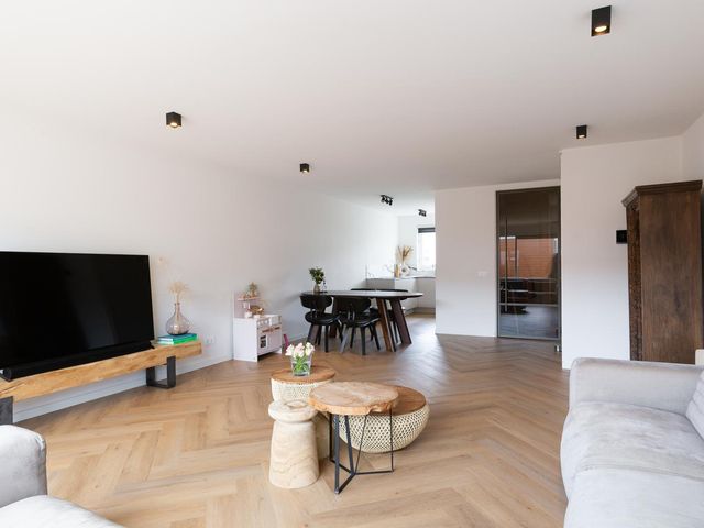 Corsicastraat 22, Almere