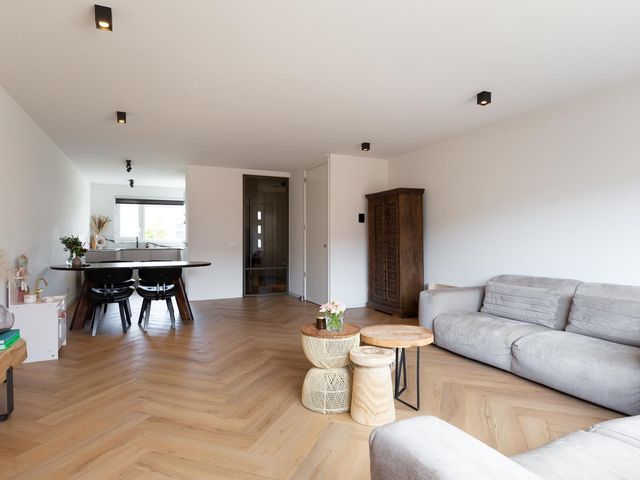Corsicastraat 22, Almere