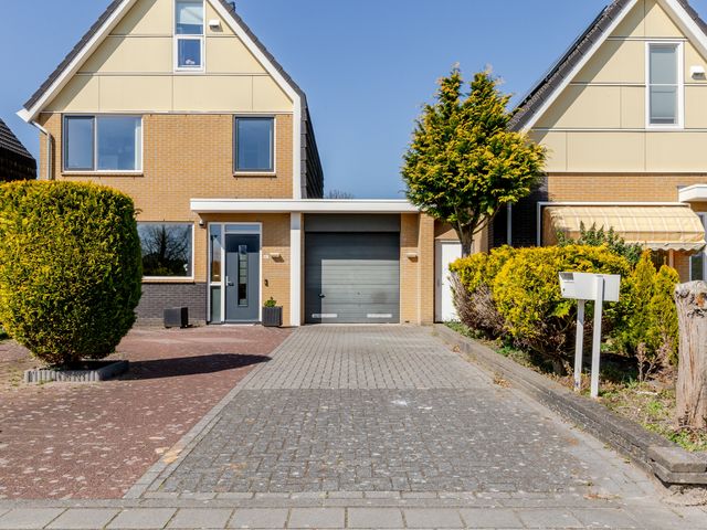 Overcinge 62, Lelystad