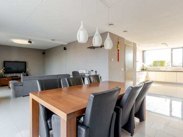 Overcinge 62, Lelystad