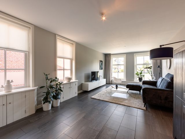 Buren 27, Makkum