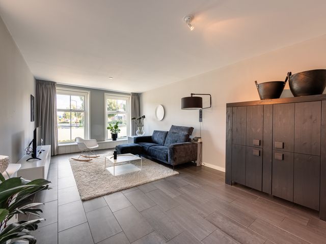 Buren 27, Makkum