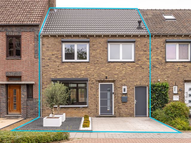 Raadhuisstraat 48, Urmond