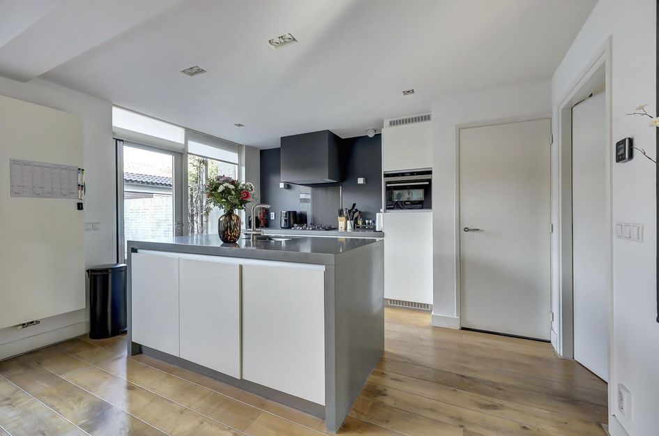 van Assendelftstraat 102