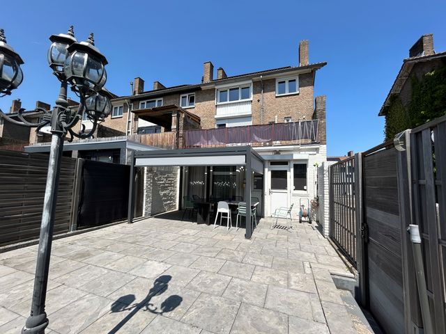 Mgr. Nolensstraat 18, Hoensbroek