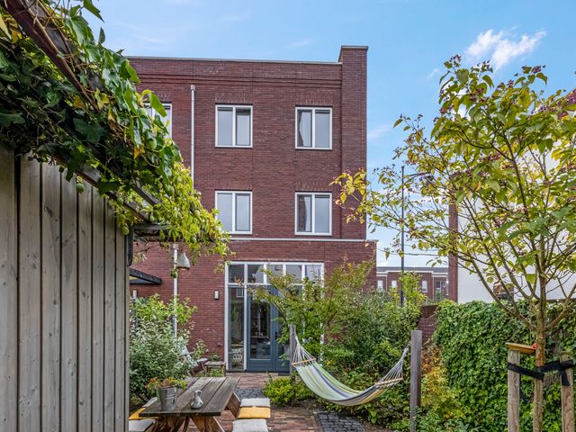Enkalaan 157, Ede