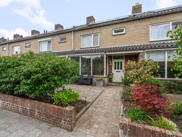 Vrijburglaan 18, Uitgeest